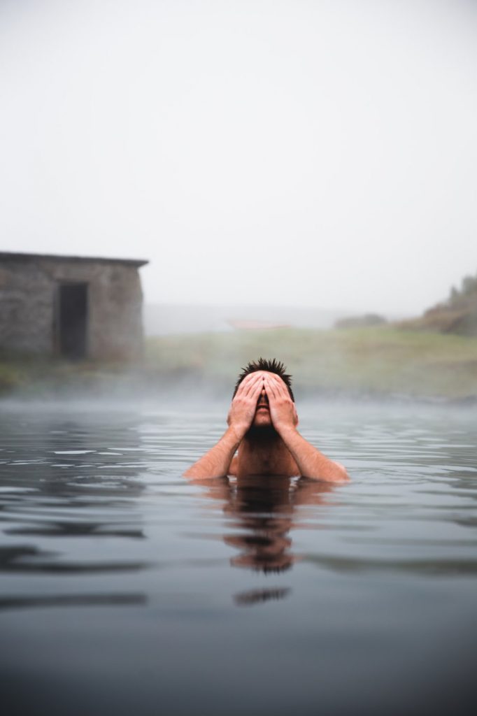 man in volcanic pool 925x 682x1024 - Você se faz de Vítima?